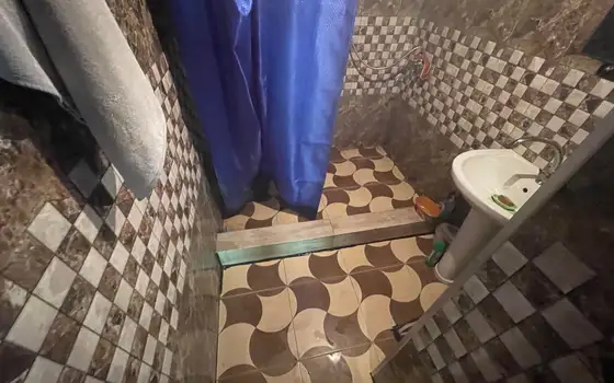 Частный дом с участком земли в селе Сачино, в нескольких километрах от Кобулети.