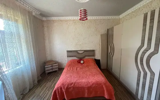 Частный дом с участком земли в селе Сачино, в нескольких километрах от Кобулети.