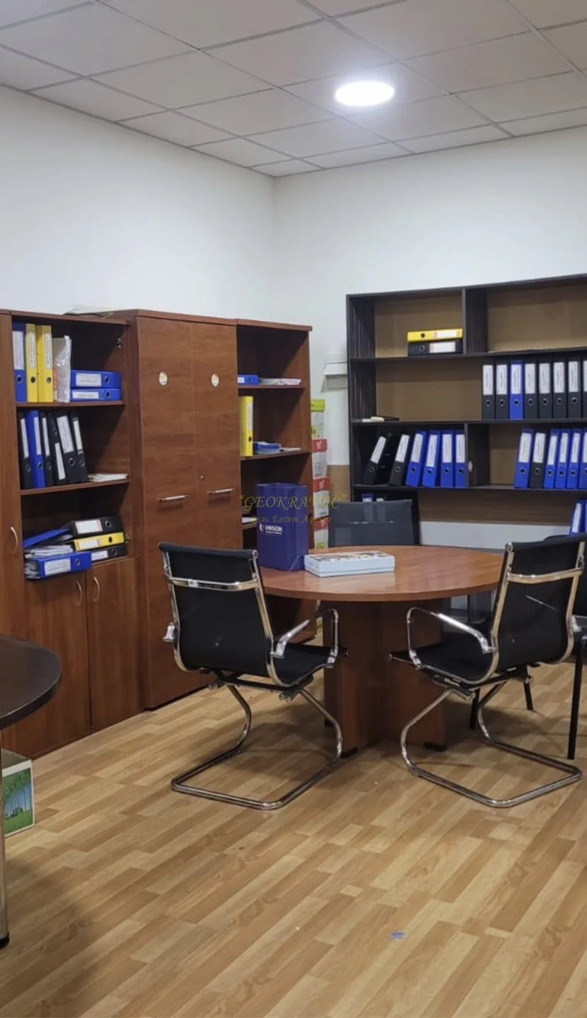 В Батуми, торговом центре помещение для офиса.