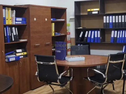 В Батуми, торговом центре помещение для  офиса. - სურათი 1