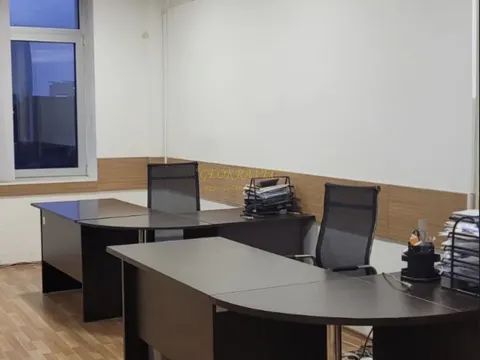 В Батуми, торговом центре помещение для  офиса.