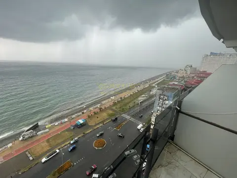 Квартира в 50 метрах от моря.