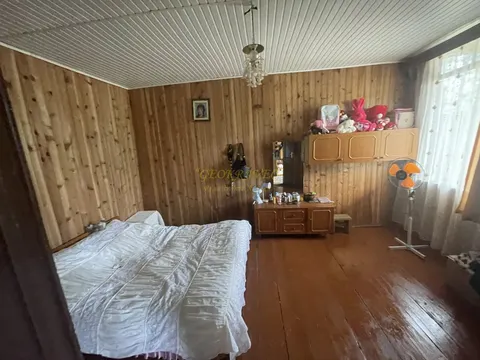 В девяти километрах от Кобулети, село Гвара.