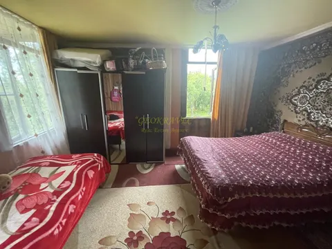 В девяти километрах от Кобулети, село Гвара.