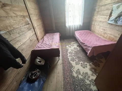 В девяти километрах от Кобулети, село Гвара.