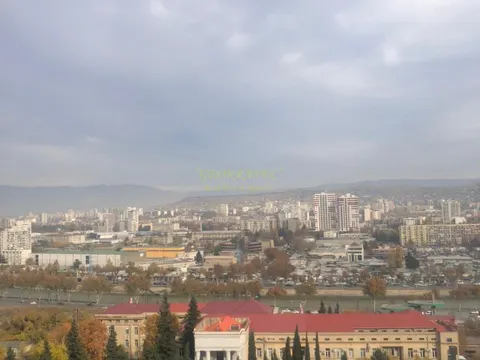 В новостройке в районе Сабуртало.