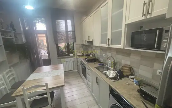 В  Батуми,  в престижном месте, возле площади Европы.