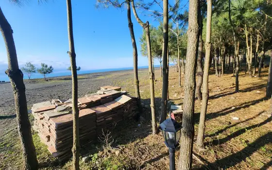 В  Шекветили  Поселок  Капровани у моря.