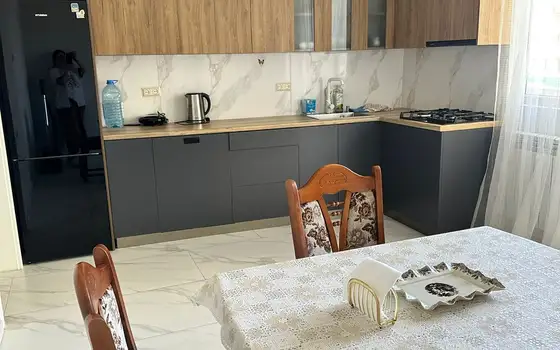 В  Батуми, рядом с парком, в престижном районе.