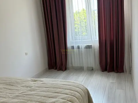В  Батуми, рядом с парком, в престижном районе.