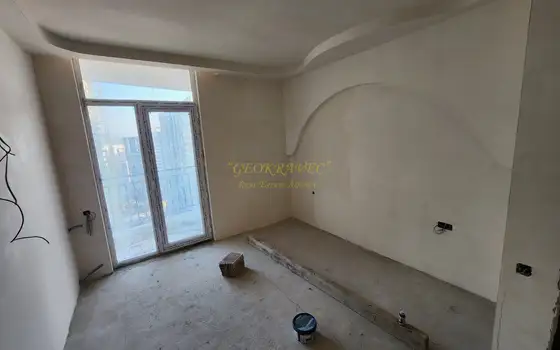 В  новом  жилом  доме  квартира с ремонтом  в городе  Батуми .