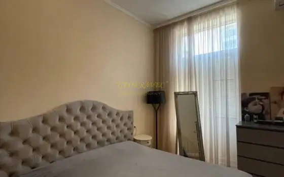 В центральном районе города, в тихом и уютном месте