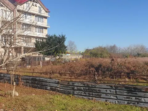 На одной из центральных улиц Кобулети, недалеко от моря. - სურათი 1