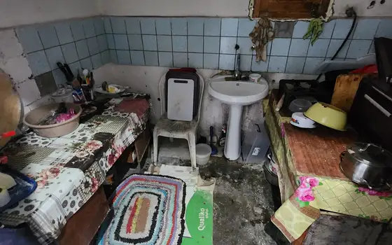 В городе Батуми в тихом районе, заселенном частными домами.