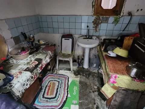 В городе Батуми в тихом районе, заселенном частными домами.