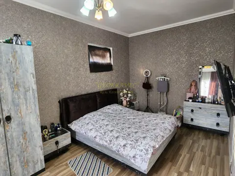 В городе Батуми в тихом районе, заселенном частными домами.