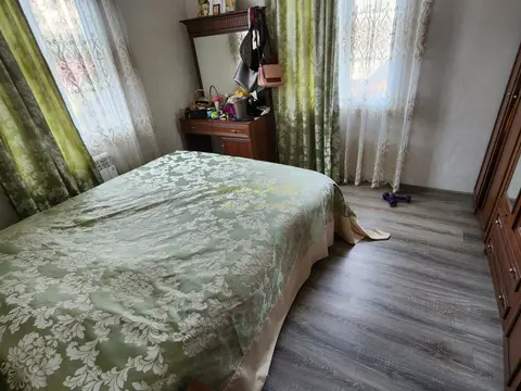 В городе Батуми в тихом районе, заселенном частными домами.