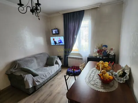 В городе Батуми в тихом районе, заселенном частными домами.