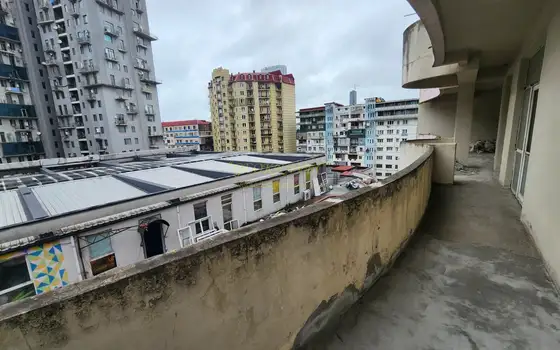 В Батуми, в центре города, недалеко от моря.