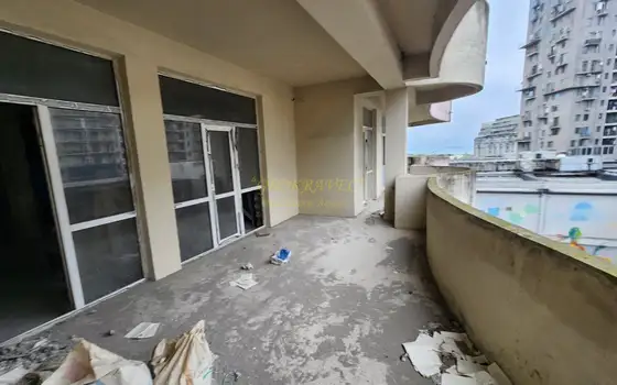 В Батуми, в центре города, недалеко от моря.
