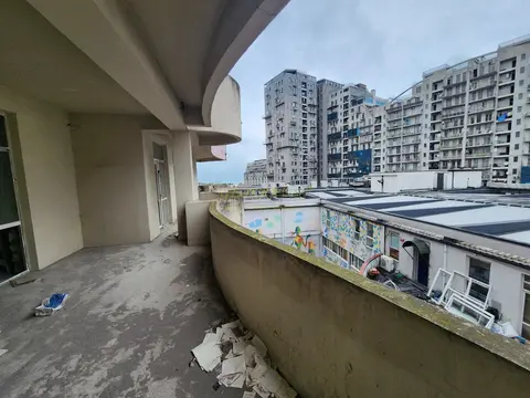 В Батуми, в центре города, недалеко от моря.