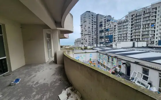 В Батуми, в центре города, недалеко от моря.