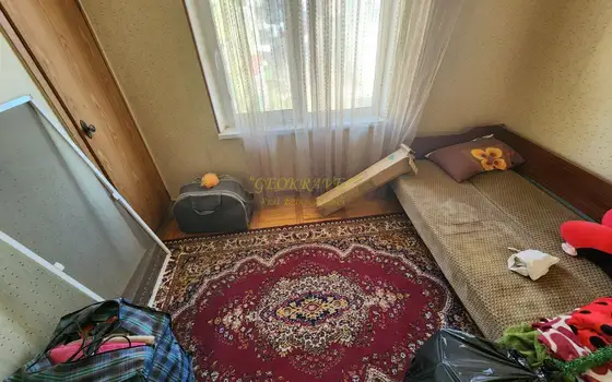 В Батуми трехкомнатная квартира , в одном из тихих районов.