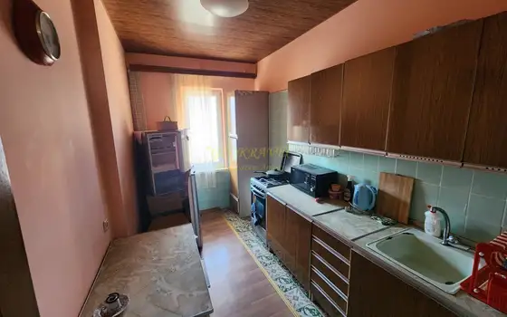 В Батуми трехкомнатная квартира , в одном из тихих районов.