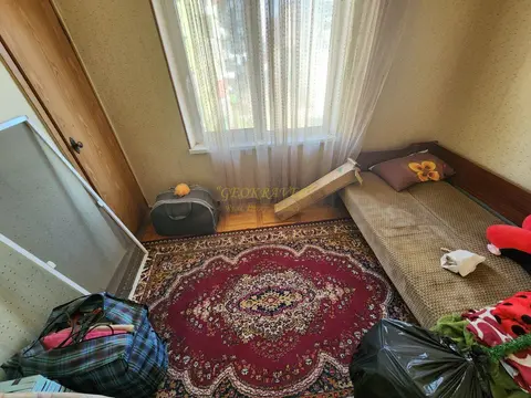 В Батуми трехкомнатная квартира , в одном из тихих районов.