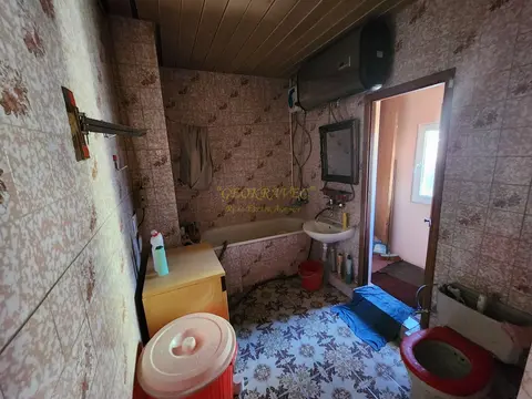 В Батуми трехкомнатная квартира , в одном из тихих районов.