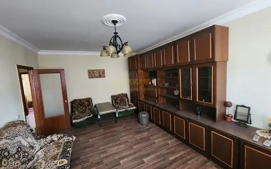 В Батуми трехкомнатная квартира , в одном из тихих районов. - სურათი 1