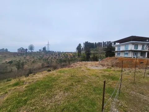 Аджария, курорт Чакви, земельный участок  в центральной части поселка.