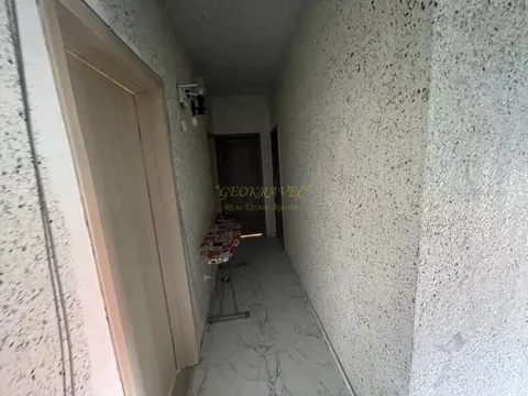 Трехэтажный отель у моря на центральной улице в Кобулети.