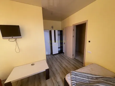 Трехэтажный отель у моря на центральной улице в Кобулети.