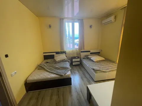 Трехэтажный отель у моря на центральной улице в Кобулети.