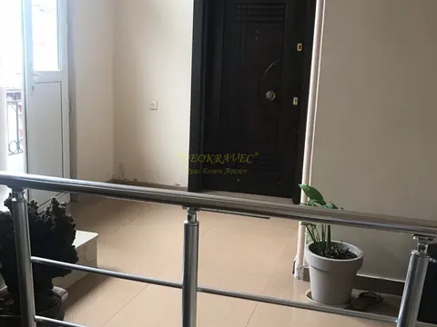 Продается квартира на третьем этаже в старом Батуми у моря.