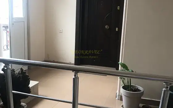 Продается квартира на третьем этаже в старом Батуми у моря.