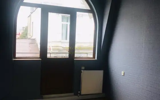 Продается квартира на третьем этаже в старом Батуми у моря.