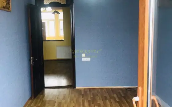 Продается квартира на третьем этаже в старом Батуми у моря.