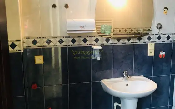 Продается квартира на третьем этаже в старом Батуми у моря.