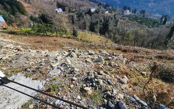В приморском курорте Сарпи участок с прекрасным видом.