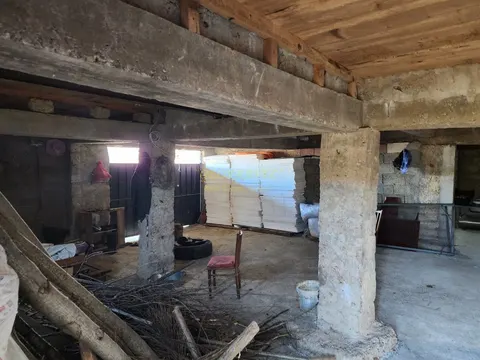 Кобулетский муниципалитет село Шуагеле, 2-х этажный дом с большим участком.