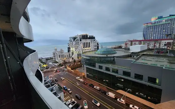 В жилом комплексе гостиничного типа в Orbi Residence.