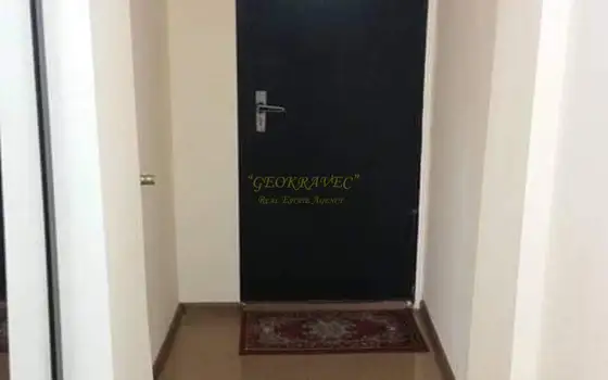 В центре города Батуми, рядом с драматическим театром,  с морем и бульваром.