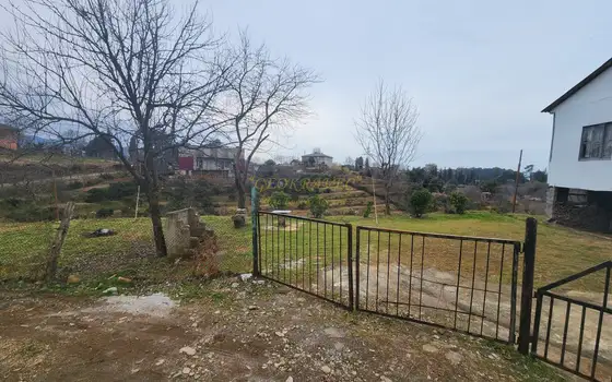 Дом Белетаж с участком земли, в курортном поселке Чакви.