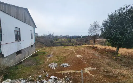 Дом Белетаж с участком земли, в курортном поселке Чакви.