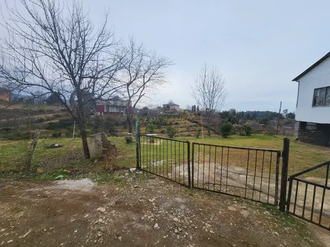 Дом Белетаж с участком земли, в курортном поселке Чакви.