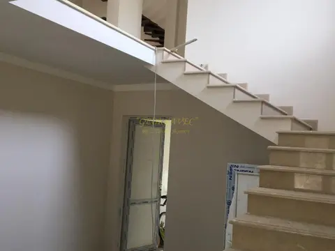 Частный двухэтажный дом с участком  в Хелвачаури.