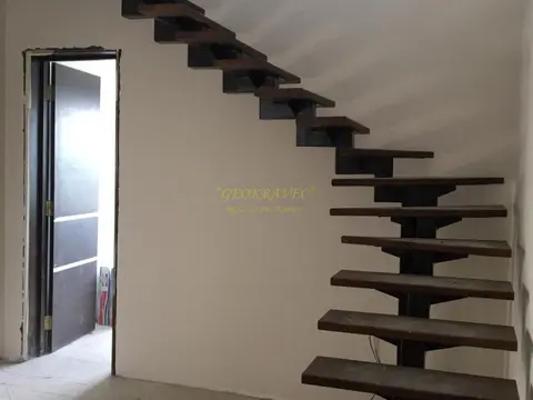 Частный двухэтажный дом с участком  в Хелвачаури.