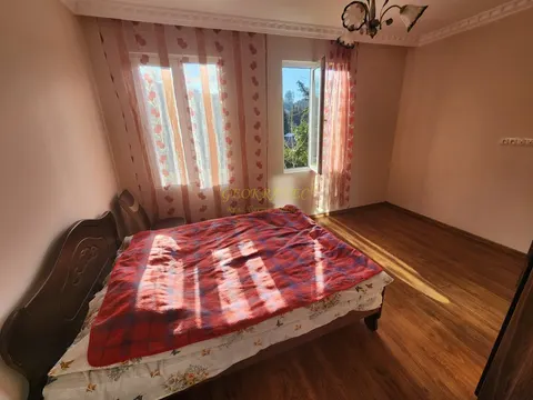 В Махинджаури, недалеко от моря и гор, предлагаем  частный дом с участком земли.